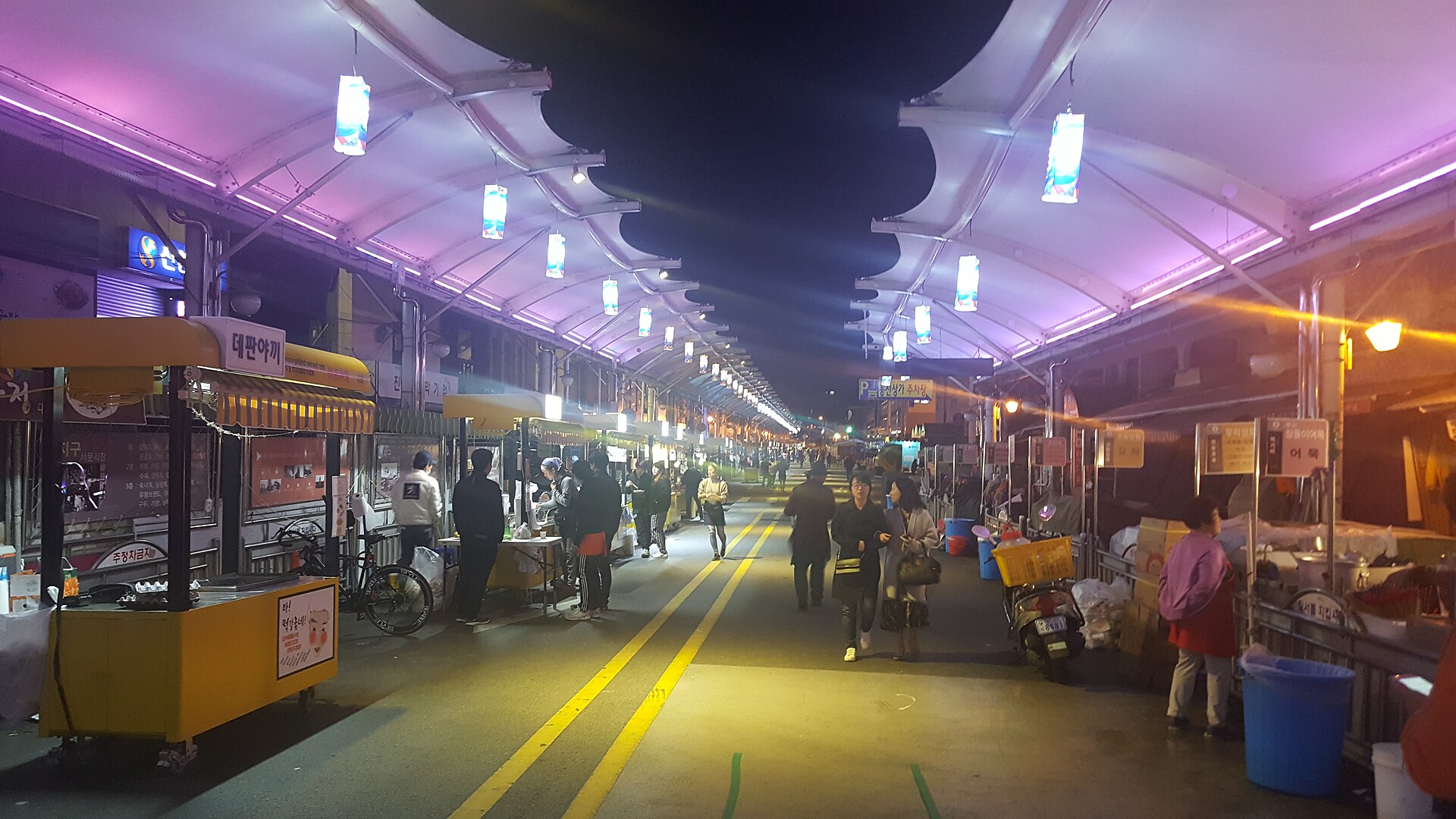 Seomun Night Market in Daegu, photographed in October 2016